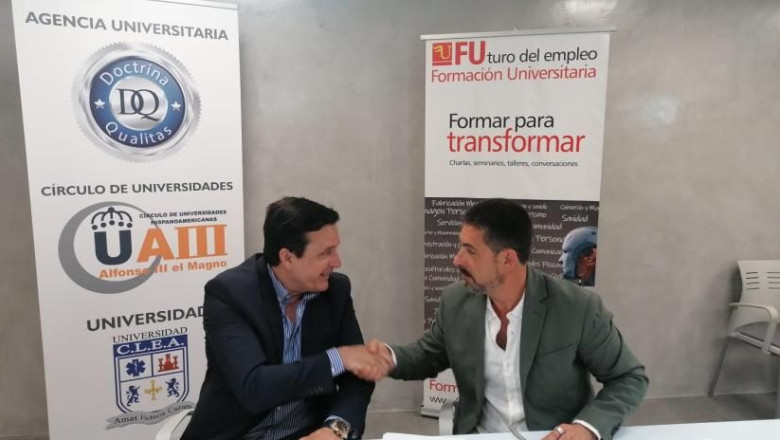 foto 2 firma circulo universitario