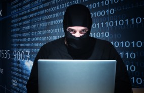 hacker pirata informatico ordenador