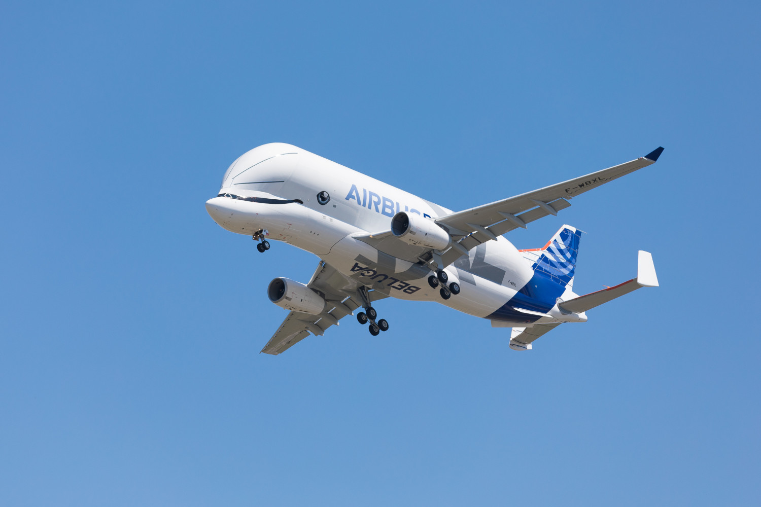 Airbus surfea la directriz alcista y calienta motores para asaltar la resistencia de los 121 euros