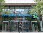 dl standard chartered bank banking financial services head office london sign logo ftse 100 min