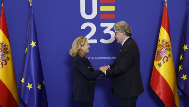 ep archivo   la ministra de asuntos economicos nadia calvino saluda a thierry breton comisario