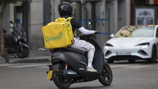 ep archivo   un repartidor de glovo en una moto por una calle de madrid 29 de agosto de 2025 en