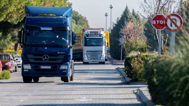 ep archivo varios camiones circulan por una carretera de madrid ep archivo varios camiones circulan por una carretera de madrid
