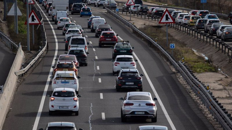 Decenas de vehículos en el kilómetro 15 de la A3, a 5 de enero de 2024, en Madrid (España). | Alejandro Martínez Vélez - Europa Press ep decenas de vehiculos en el kilometro 15 de la a3 a 5 de enero de 2024 en madrid espana