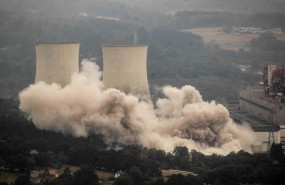 ep demolicion de las torres de refrigeracion de la antigua central termica de endesa a 30 de julio