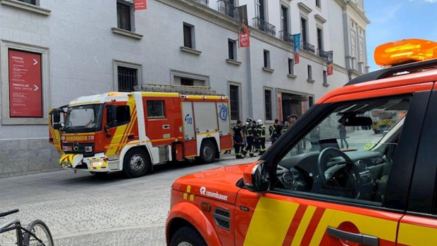 ep dotaciones de bomberos junto al teatro real