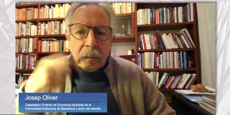 El catedrático emérito de Economía Aplicada de la Universidad Autónoma de Barcelona, Josep Oliver, durante su intervención. | EUROPA PRESS ep el catedratico emerito de economia aplicada de la universidad autonoma de barcelona josep oliver