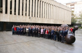 ep el consejero delegado de banca march jose luis acea junto a empleados de la entidad en la sede de