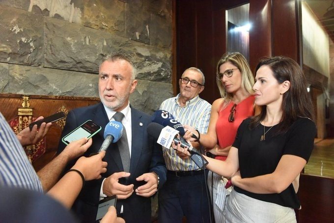 ep el presidente de canarias angel victor torres atiende a los periodistas