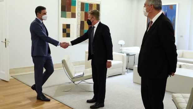 ep el presidente del gobierno pedro sanchez y el presidente de la asociacion espanola de fabricantes