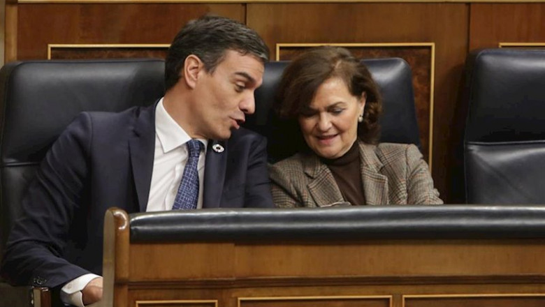 ep el presidente del gobierno pedro sanchez y la vicepresidenta del gobierno carmen calvo hablan