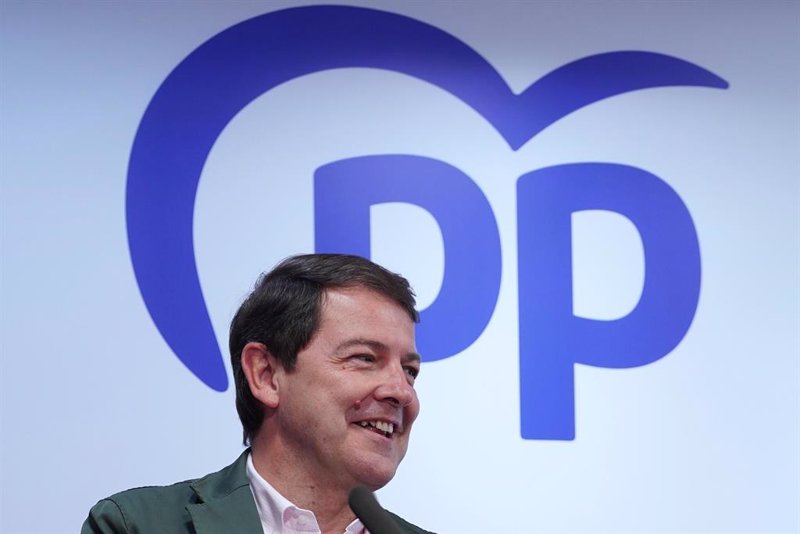 El PP gana en Castilla y León, aunque Vox será decisivo, y el PSOE sube