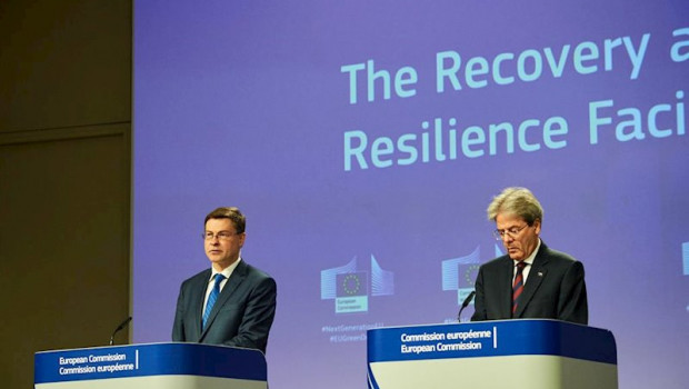 ep el vicepresidente economico del ejecutivo comunitario valdis dombrovskis i y el comisario de