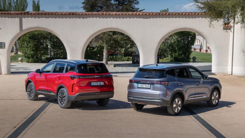 ep imagen de dos vehiculos de ebro