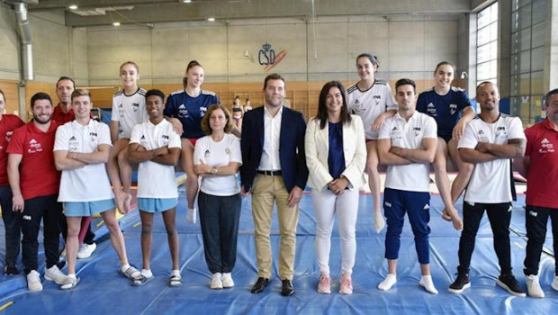 ep jesus carballo y maria jose rienda junto a los y las gimnastas de la seleccion espanola de