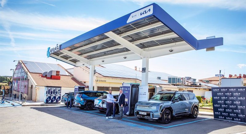 ep kia y zunder firman un acuerdo para ofrecer a los clientes un precio especial al recargar el
