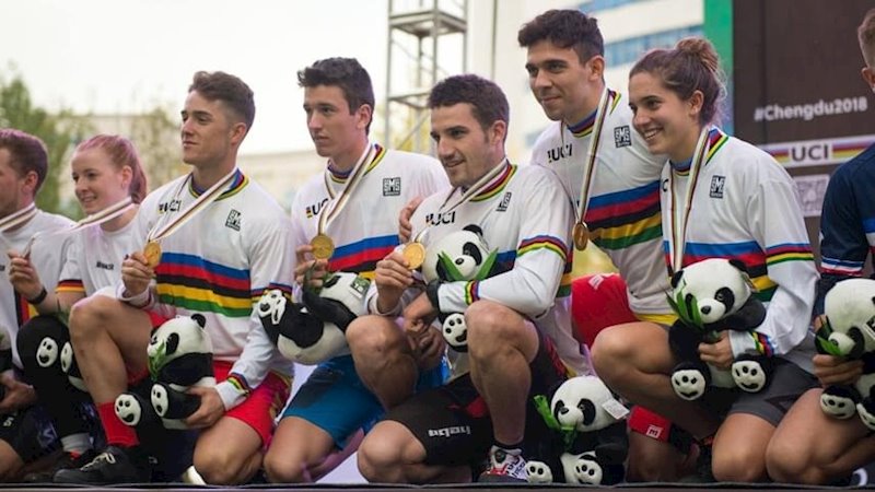 ep la seleccion espanola de ciclismo urbano posa con sus medallas logradas en los mundiales de 2018