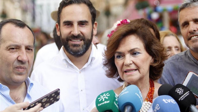 La vicepresidenta del Gobierno en funciones, Carmen Calvo, atiende a los medios de comunicación en la Feria de Málaga | ÁLEX ZEA - EUROPA PRESS ep la vicepresidentagobiernofunciones carmen calvo atiendelos medioscomunicacionla feriamalaga