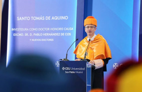 ep pablo hernandez de cos investido doctor honoris causa por la universidad ceu san pablo