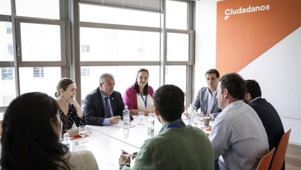 ep presidenteciudadanos albert rivera reunidovictimasterrorismo