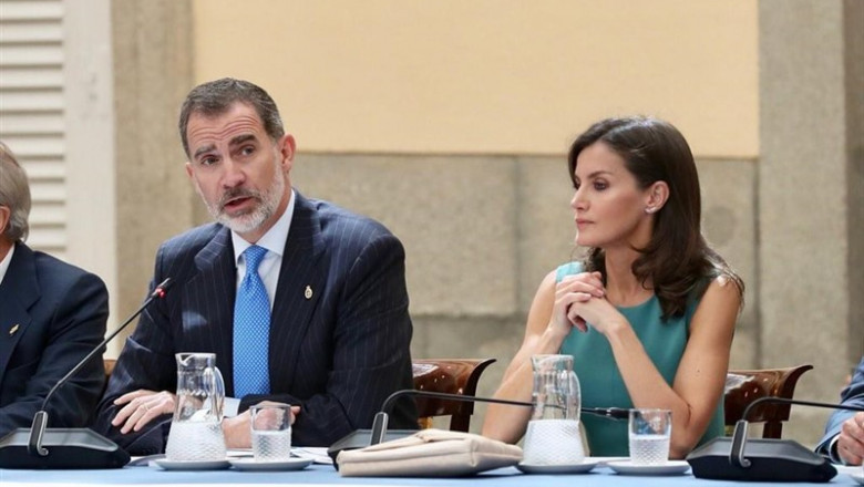El Rey don Felipe VI y la reina doña Letizia asisten a la reunión de carácter anual con los miembros de los patronatos de la Fundación Princesa de Asturias. | Casa Real ep rey don felipe vila reina dona letizia asistenla reunioncaracter anuallos miembroslos patronatosla fundacion princesaasturias