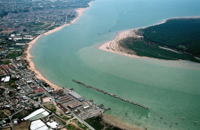 ep vista aerea del puerto de bonanza en la desembocadura del guadalquivir