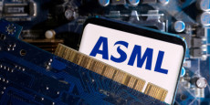 illustration d archives qui montre le logo d asml 