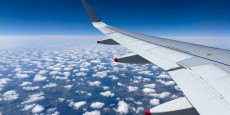 une aile d un airbus a 320 de british airways lors d un vol entre geneve et londres heathrow 