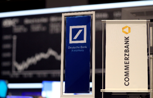 Deutsche Bank busca entrar en el capital de Commerzbank y frenar la compra de UniCredit