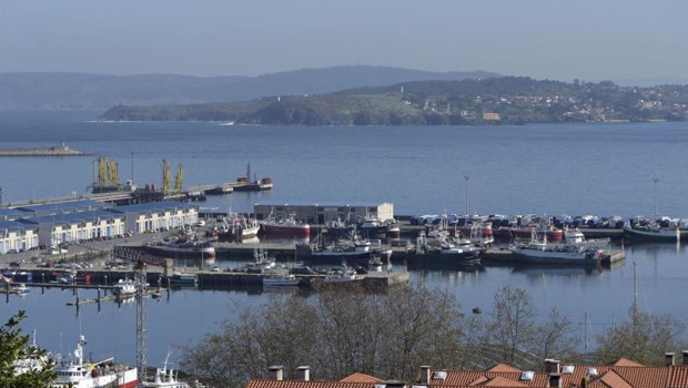 ep archivo   barcos pesqueros amarrados en el puerto de a coruna