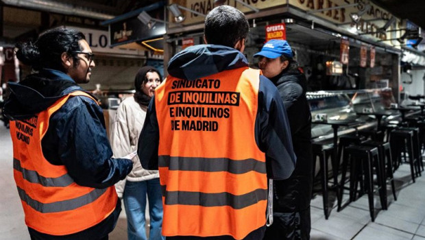 ep archivo   dos miembros del sindicato de inquilinas e inquilinos de madrid