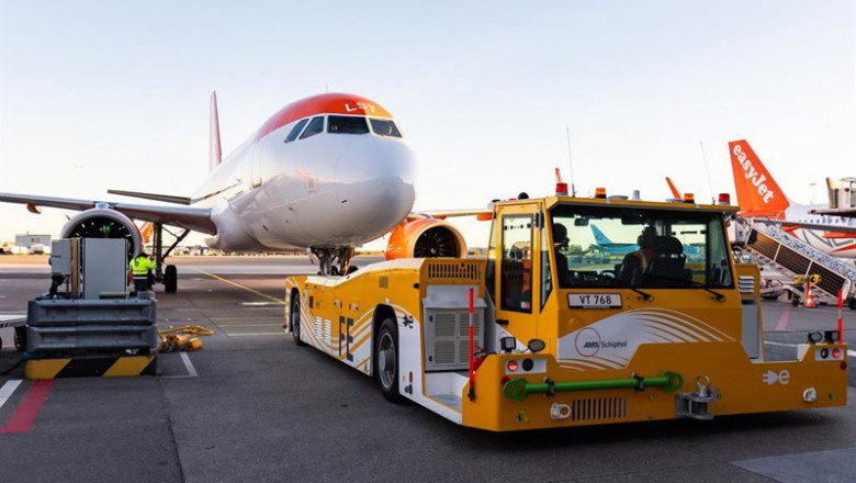 Archivo - El aeropuerto de Ámsterdam usa el primer sistema eléctrico de rodaje para aviones de la mano de easyJet y Airbus. | SCHIPHOL - Archivo ep archivo el aeropuerto de amsterdam usa el primer sistema electrico de rodaje para aviones de la