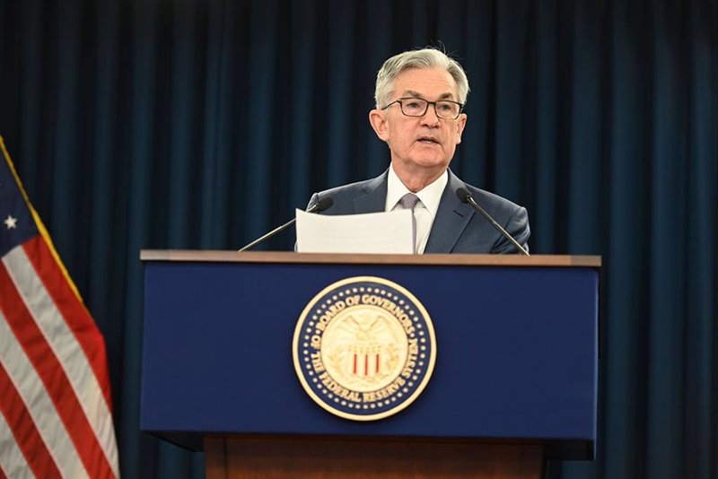 La junta de gobernadores de la Fed se reúne a puerta cerrada este lunes