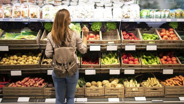 ep archivo mujer en un supermercado ep archivo mujer en un supermercado