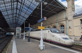 ep archivo   un ave de renfe en una estacion de francia