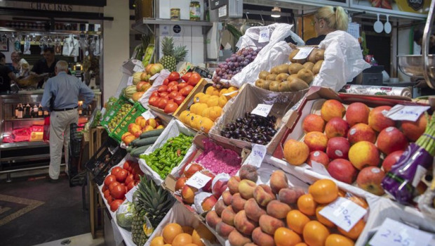 ep archivo   un puesto de frutas y verduras