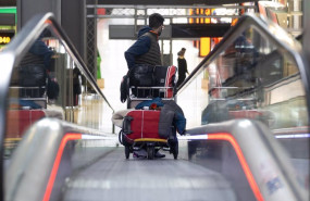 ep archivo   varias personas en el aeropuerto adolfo suarez madrid barajas el dia que comienza la