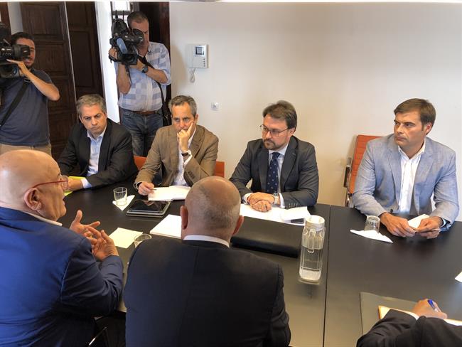Asier Antona (PP) durante la reunión con las patronales turísticas | CEDIDO POR PP DE CANARIAS ep asier antona pp durantereunionlas patronales turisticas