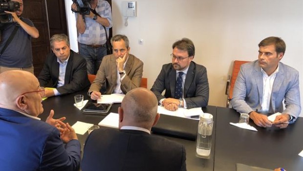 ep asier antona pp durantereunionlas patronales turisticas