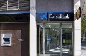 ep caixabank concluye la unificacion de la marca en la red de oficinas