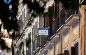 ep cartel de venta en un edificio de la capital en una imagen de archivo