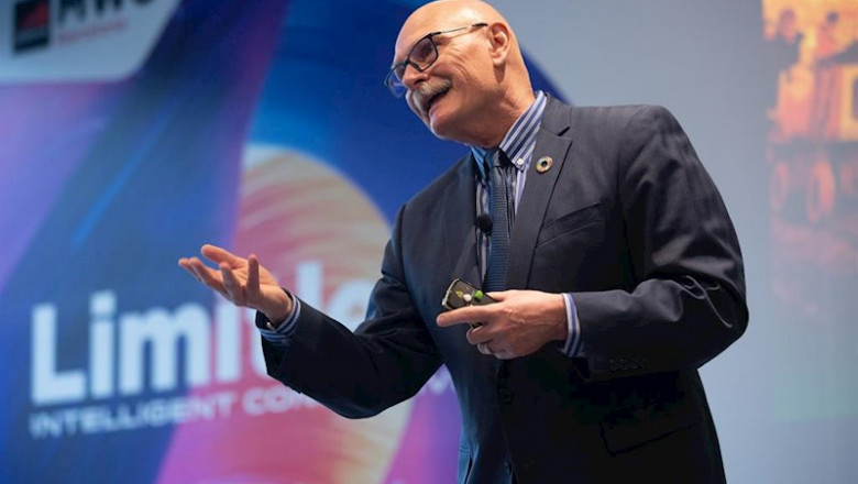 ep el consejero delegado de la gsma john hoffman en la presentacion del mwc 2020