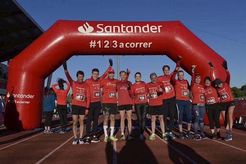 ep el equipo 123acorrer tras completar la vuelta pedestre a tres cantos