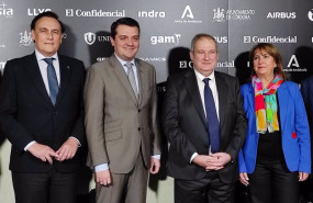 ep el ministro de industria y turismo jordi hereu segundo por la dcha junto a representantes