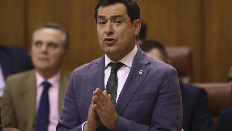 El presidente de la Junta de Andalucía, Juanma Moreno, durante su intervención en la primera jornada del Pleno del Parlamento de Andalucía que se inicia con preguntas de los grupos parlamentario al presidente de la Junta. En Sevilla, a 19 de febrero de 20 | María José López - Europa Press ep el presidente de la junta de andalucia juanma moreno durante su intervencion en la primera