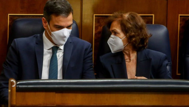 ep el presidente del gobierno pedro sanchez habla con la vicepresidenta primera del gobierno carmen