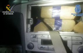 ep fardos de hachis en el interior de un vehiculo