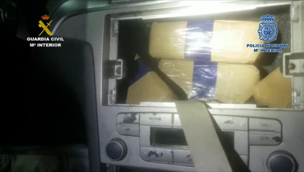 ep fardos de hachis en el interior de un vehiculo