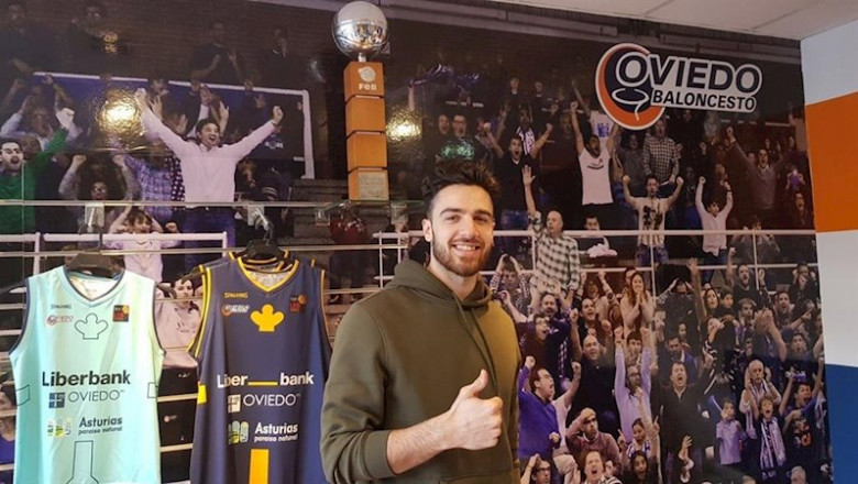 ep francis alonso a su llegada a oviedo para jugar con el liberbank oviedo