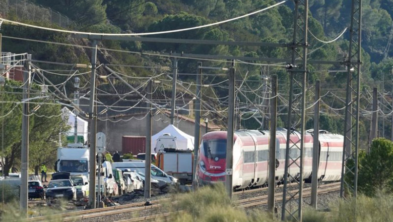 ep imagen de la zona del accidente ferroviario con los convoyes de trenes siniestrados